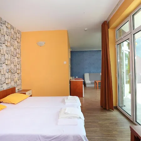 La Piazza Family 2* Slantschew brjag